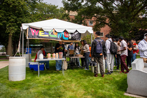 People's Place welcomes new students to campus with free coffee and tea. The event will continue through Saturday from 9 a.m. to 1 p.m.